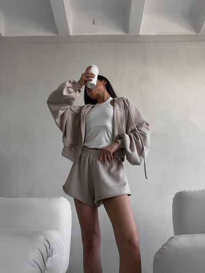 Casual hoodie and shorts set Chic und Stil for women