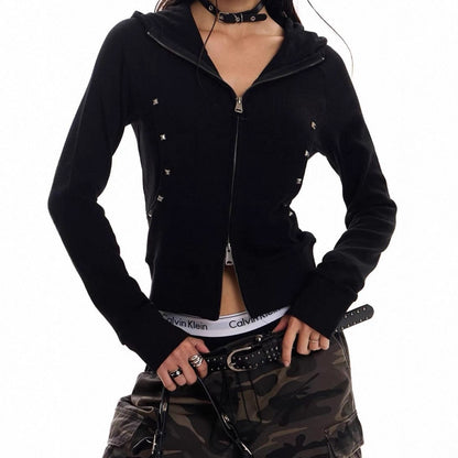 Veste à capuche mode pour femmes avec des clous décoratifs et coupe ajustée Chic und Stil