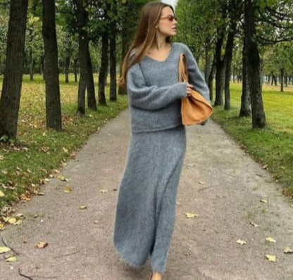 Robe tricotée pour femmes avec décolleté en V profond et matériau mohair doux Chic und Stil