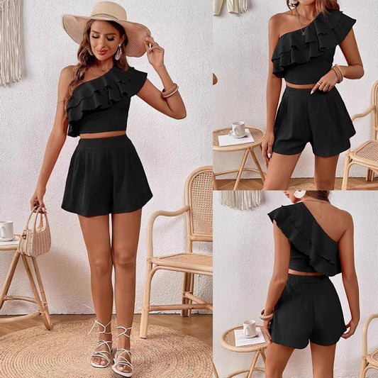 Ensemble de haut à volants asymétrique et de shorts Chic und Stil pour femmes