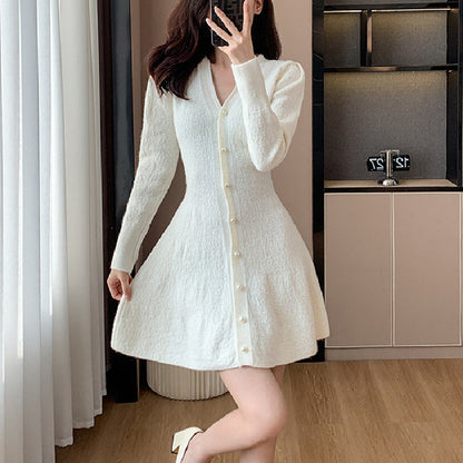 Robe tricotée pour femmes avec patte de boutonnage et manches volumineuses Chic und Stil