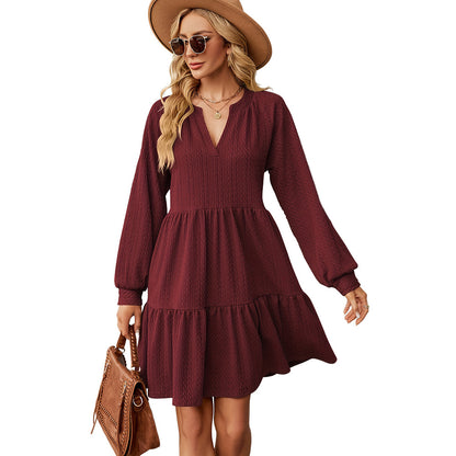 Robe décontractée pour femmes avec décolleté en V, manches volumineuses et ourlet à volants Chic und Stil