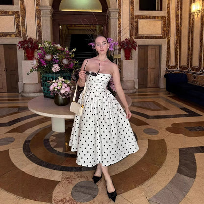 Robe de cocktail à pois pour femmes avec jupe raffinée Chic und Stil