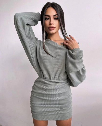 Robe mini femme avec design asymétrique et col large Chic und Stil