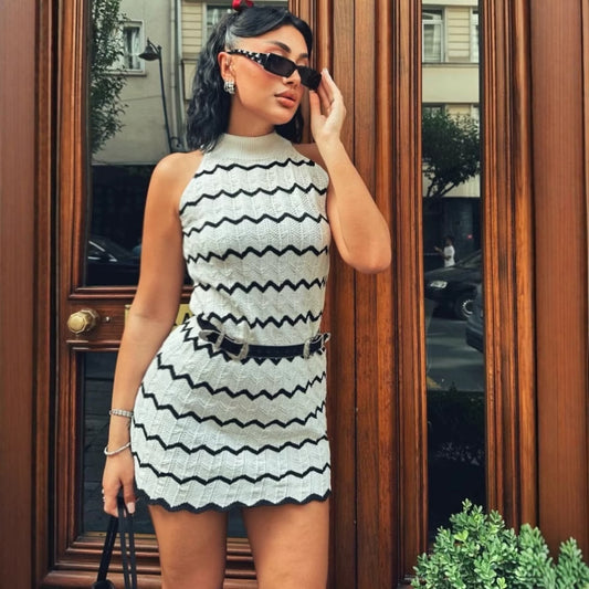Robe en tricot pour dames avec motif ondulé et dos nageur élégant Chic und Stil