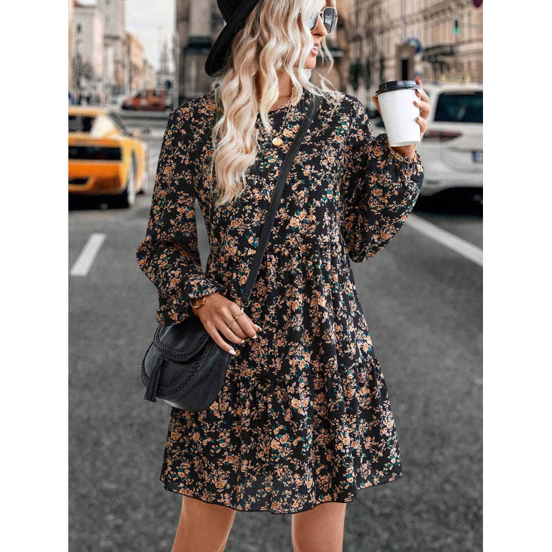 Robe de loisirs pour dames avec des manches volumineuses et des accents floraux ludiques Chic und Stil