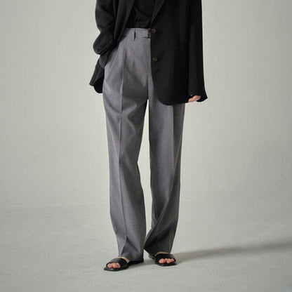 Elegant and widely cut women's suit pants with open side pockets Chic and Style