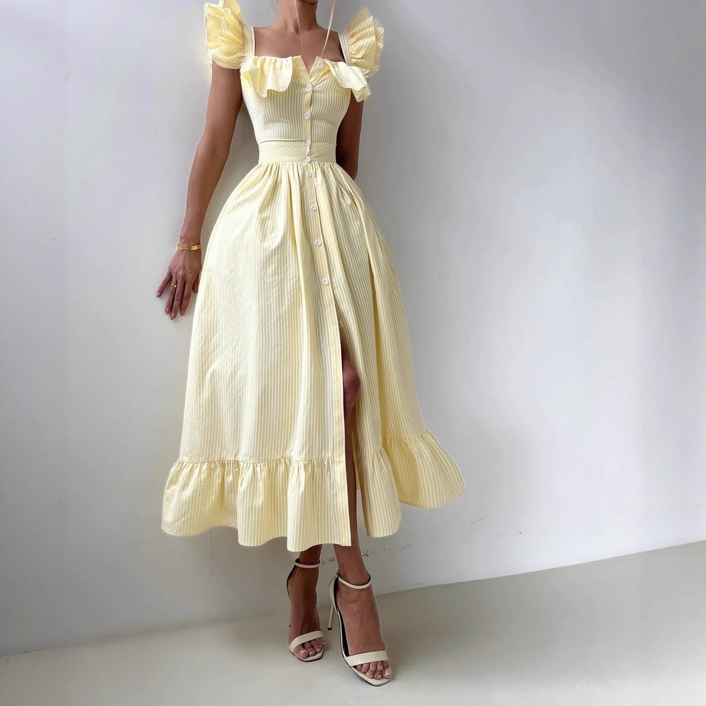 Robe d'été à volants pour femmes avec détails de boutons et jupe ample Chic und Stil