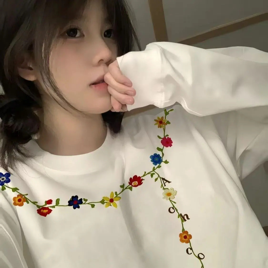 Sweat à capuche pour femmes avec design de broderie florale Chic & Stil