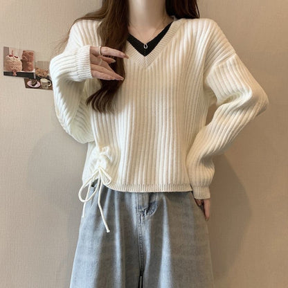 Knitted pullover for women with comfortable V-neck, fine rib texture, and relaxed fit Chic and Style