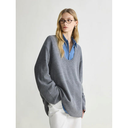 Oversized knitted pullover for women with V-neck and relaxed fit Chic und Stil