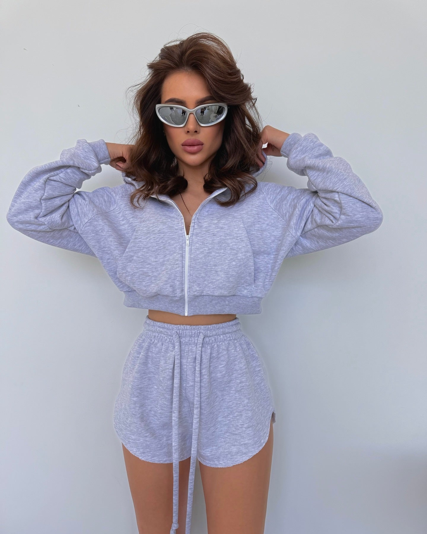 Ensemble de sweat à capuche décontracté et de shorts pour femmes Chic und Stil