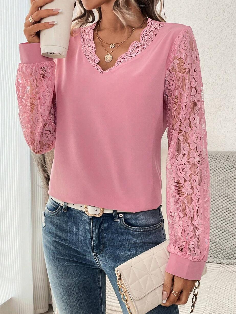 Dames haut élégant avec des détails en dentelle et décolleté en V Chic und Stil