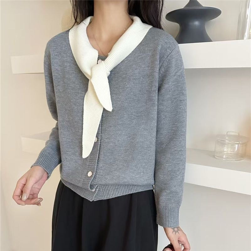 Cardigan féminin à la mode avec écharpe décorative et détails de bouton Chic und Stil