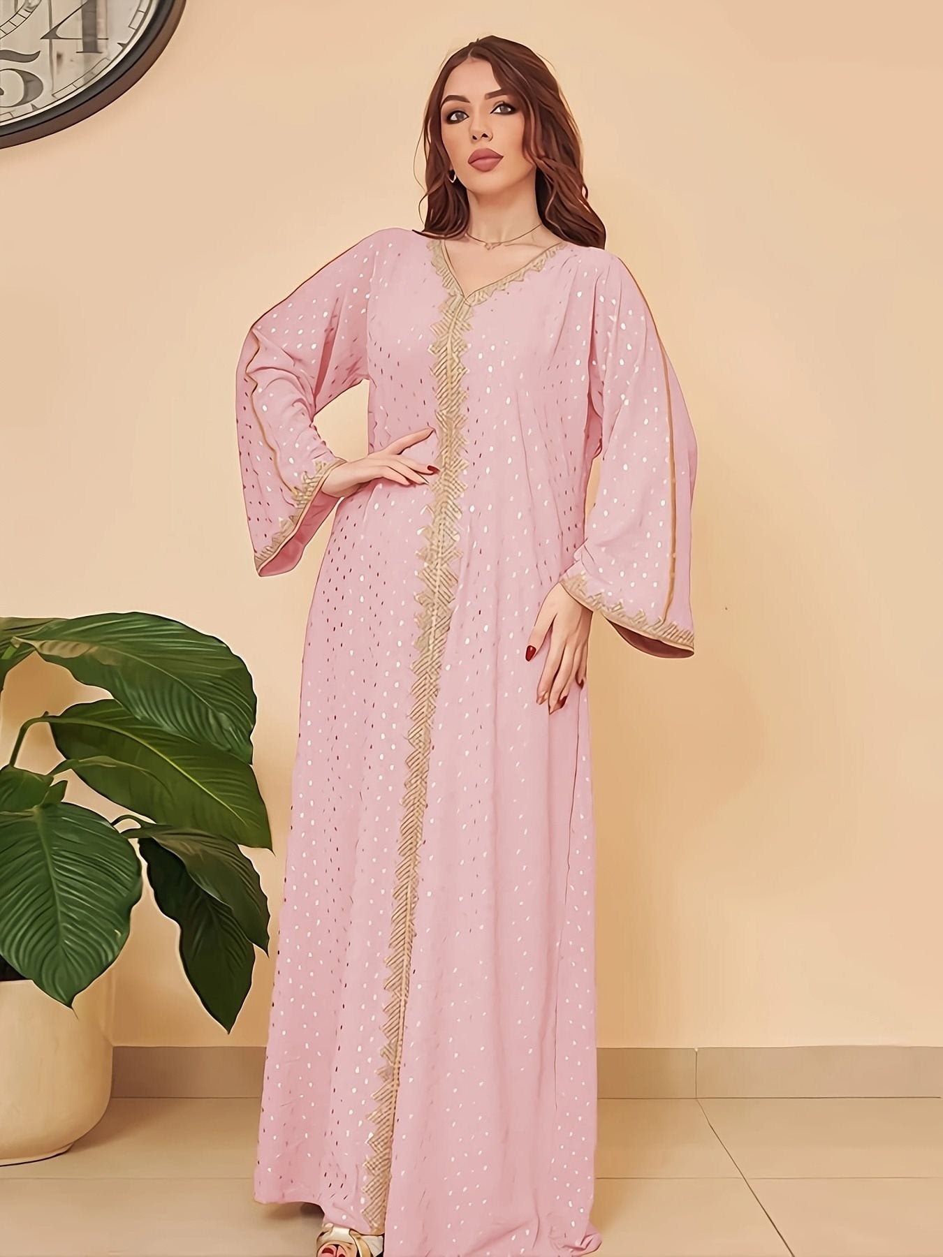 Robe kaftan pour femmes avec un élégant design de broderie et une coupe large Chic und Stil