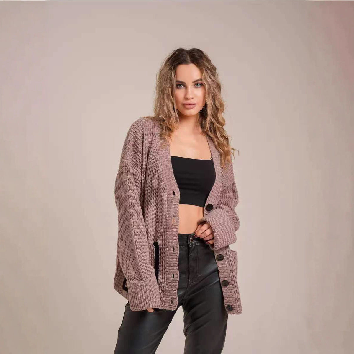 Cardigan en tricot épais pour femmes avec des détails de bouton modernes et une coupe décontractée Chic und Stil