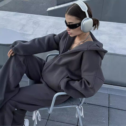 Ladies casual and comfortable hoodie with loose jogger pants Chic und Stil