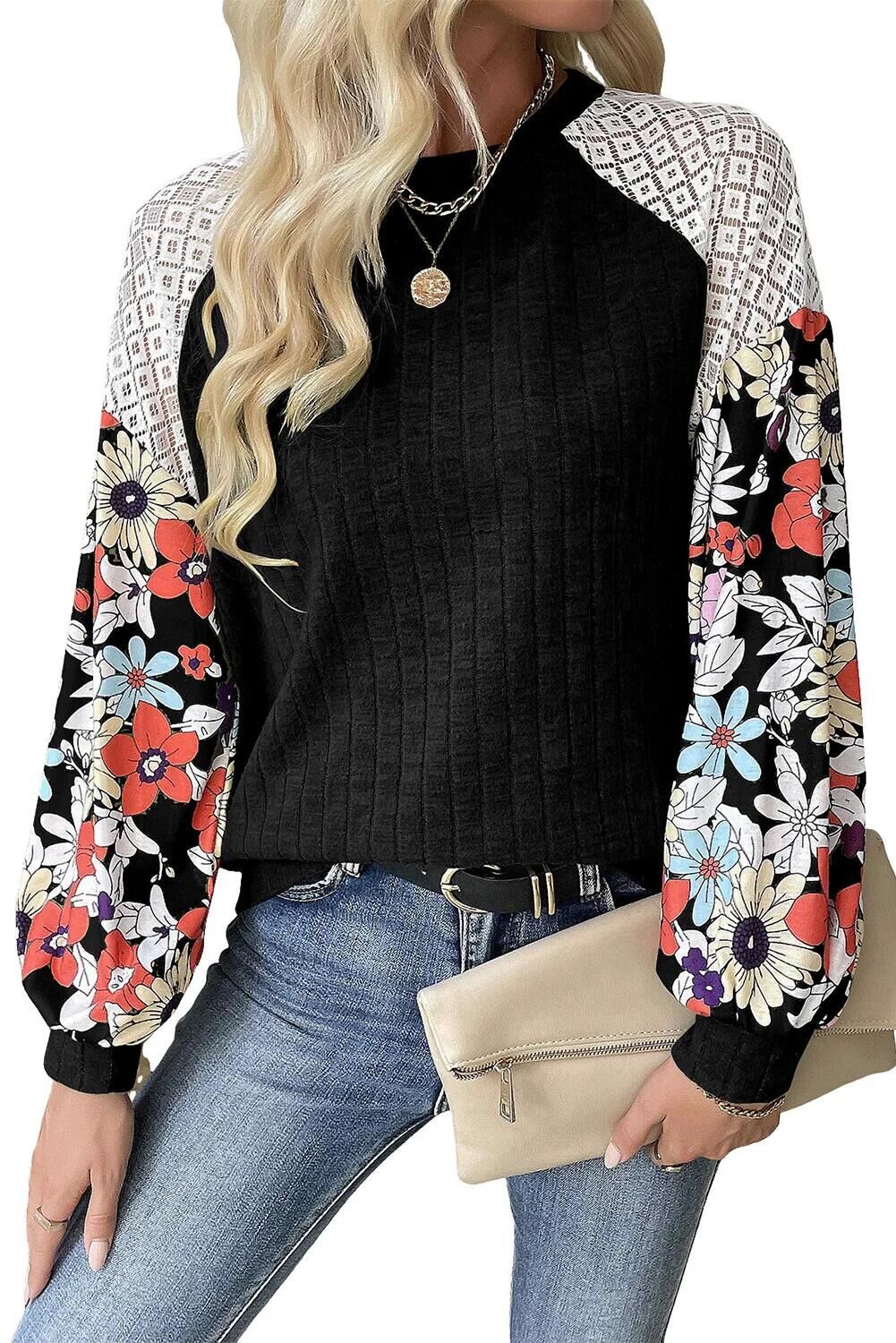 Pull femme à la forme ludique avec un design de manches florales Chic und Stil