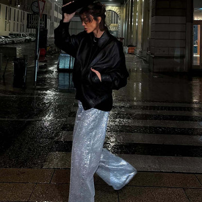 Ladies elegant leather jacket with relaxed fit and practical pockets Chic and Style