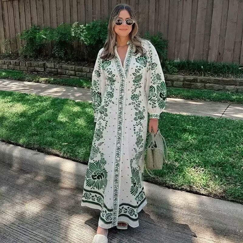 Robe maxi pour femmes avec un design floral et une fermeture élégante à boutons Chic und Stil