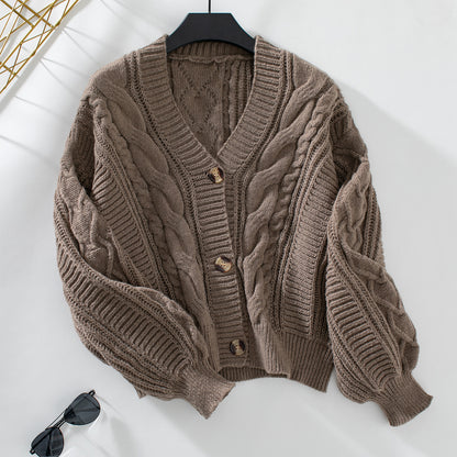 Veste en tricot pour femmes avec un design en tresses décoratif et un matériau doux et texturé Chic und Stil
