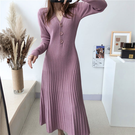 Robe tricot pour femmes avec décolleté en V et détails de boutons décoratifs Chic und Stil