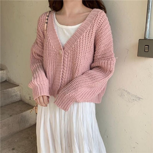 Dames cardigan court avec décolleté en V profond et détails de bouton spéciaux Chic und Stil