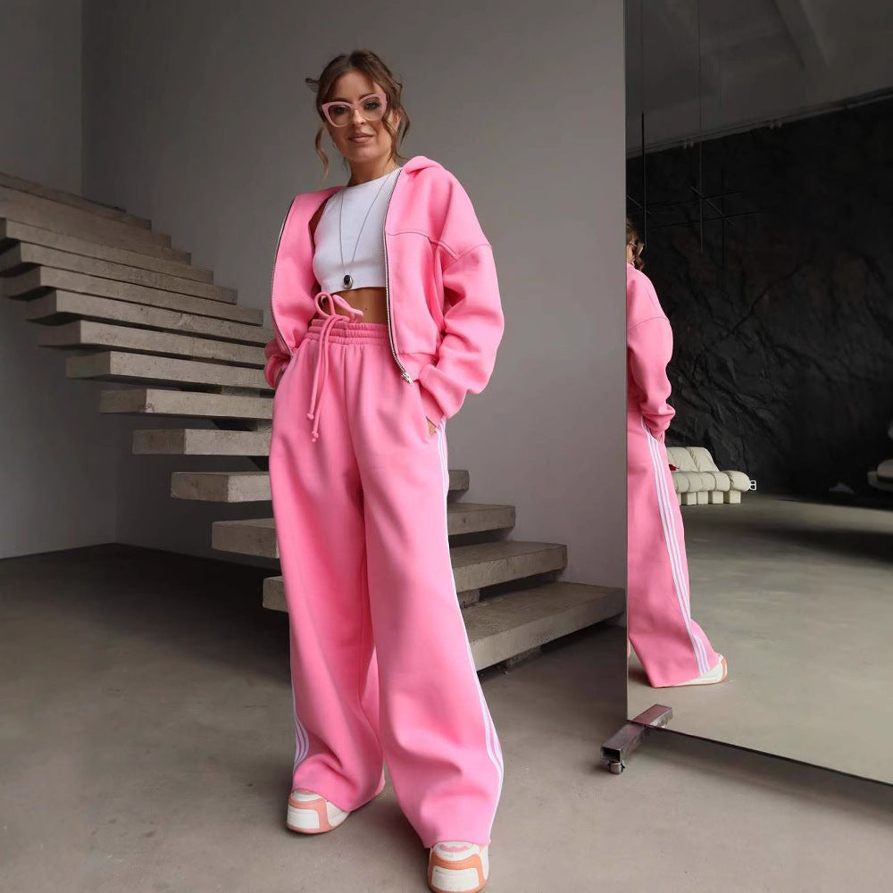 Sporty loungewear set for women with short jacket and comfortable jogger pants Chic and Style