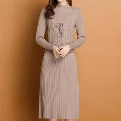 Robe tricot élégante pour femmes avec col haut et design de tresses décoratif Chic und Stil