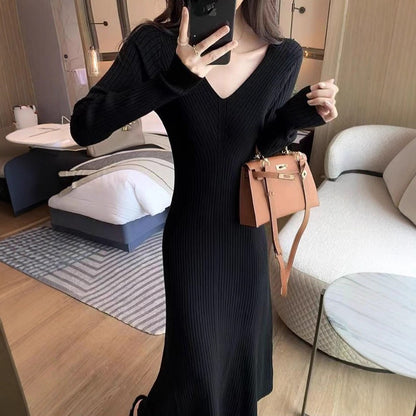 Robe maxi tricot femme avec décolleté en V et fine structure côtelée Chic und Stil