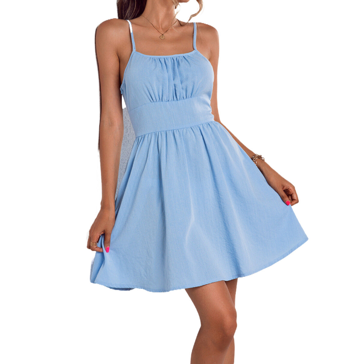 Robe de loisirs pour femmes avec de fines bretelles spaghetti et une jupe fluide Chic und Stil