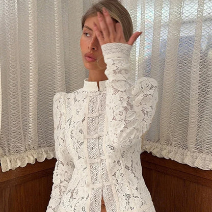 Chemisier en dentelle pour femmes avec de fins détails froncés et des manches transparentes Chic und Stil