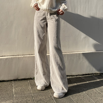 Comfortable and elegant corduroy pants for women with flared leg Chic and Style
