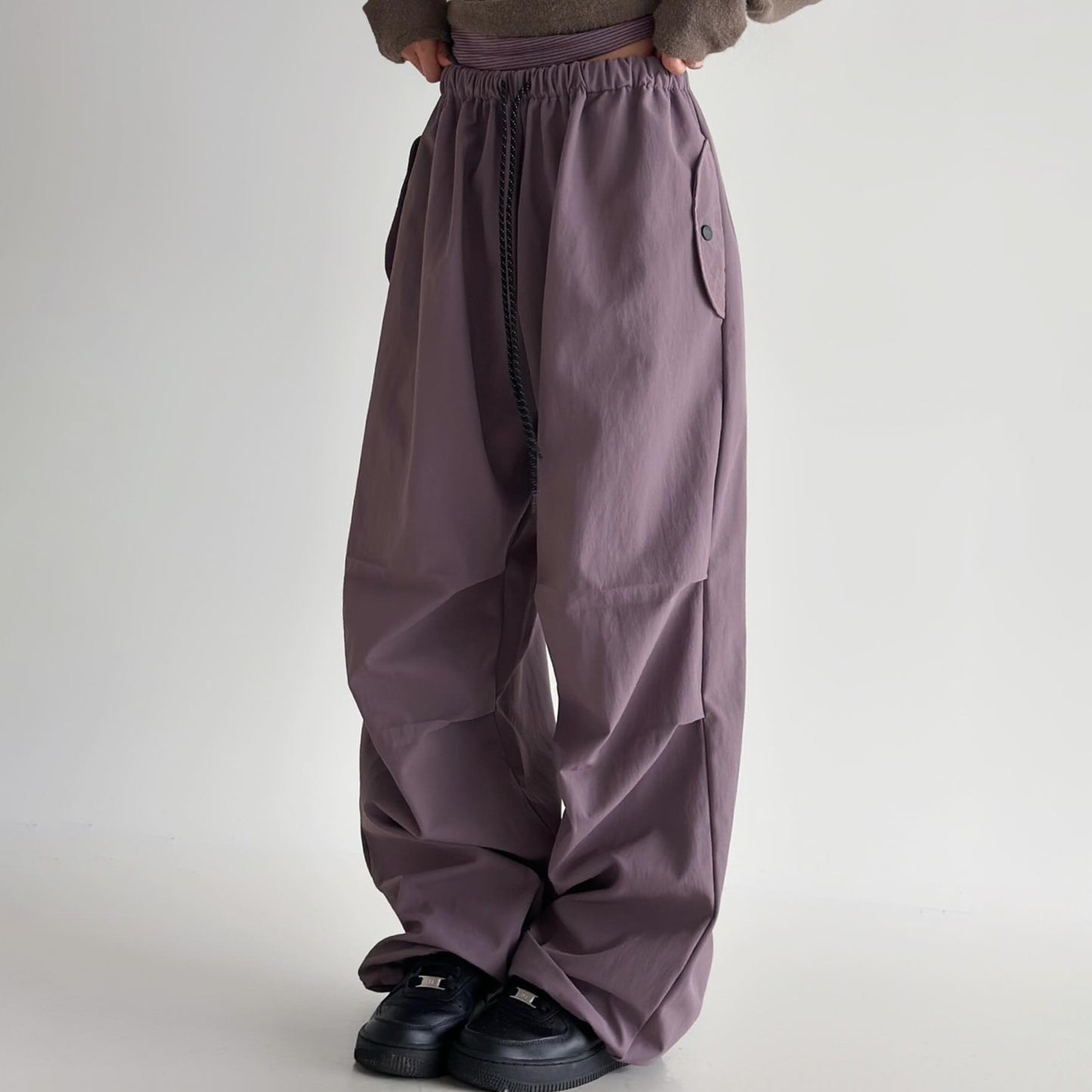 Casual cargo pants for women with a loose fit and practical pockets Chic und Stil
