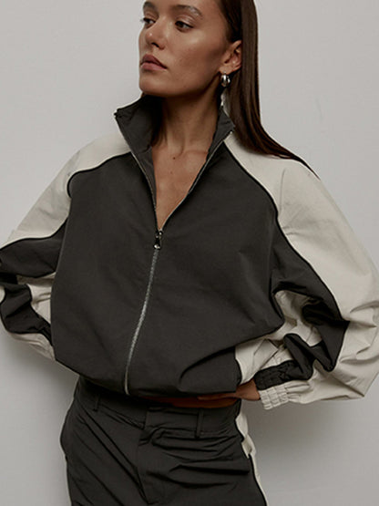 Functional sports jacket for women with high collar and relaxed fit Chic and Style