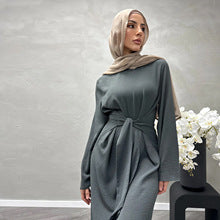 Robe maxi féminine tendance en tissu fluide avec des manches larges Chic und Stil