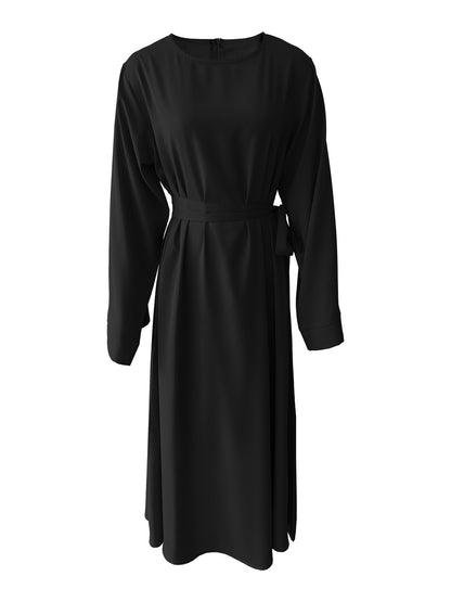 Robe midi pour femmes avec une ceinture de taille élégante et des manches longues Chic und Stil
