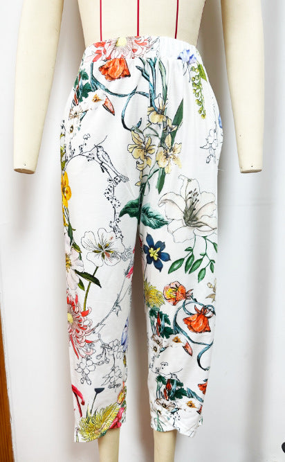 Casual women’s pants with floral pattern and elastic waistband Chic and Style