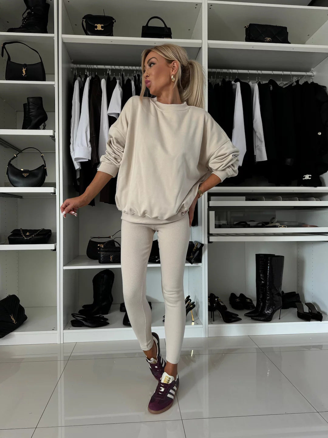 Pull oversized décontracté pour femmes avec une coupe à la mode et des leggings confortables Chic und Stil