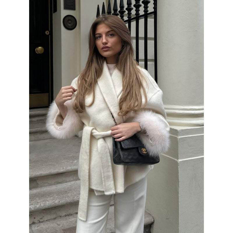 Dames Fuzzi-Robenjacke mit élégant Belt et luxurieux Manches en peluche Chic und Stil