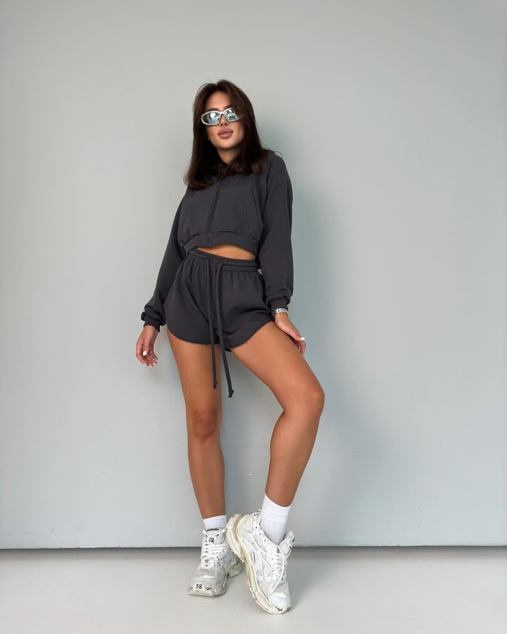 Ensemble de sweat à capuche décontracté et de shorts pour femmes Chic und Stil