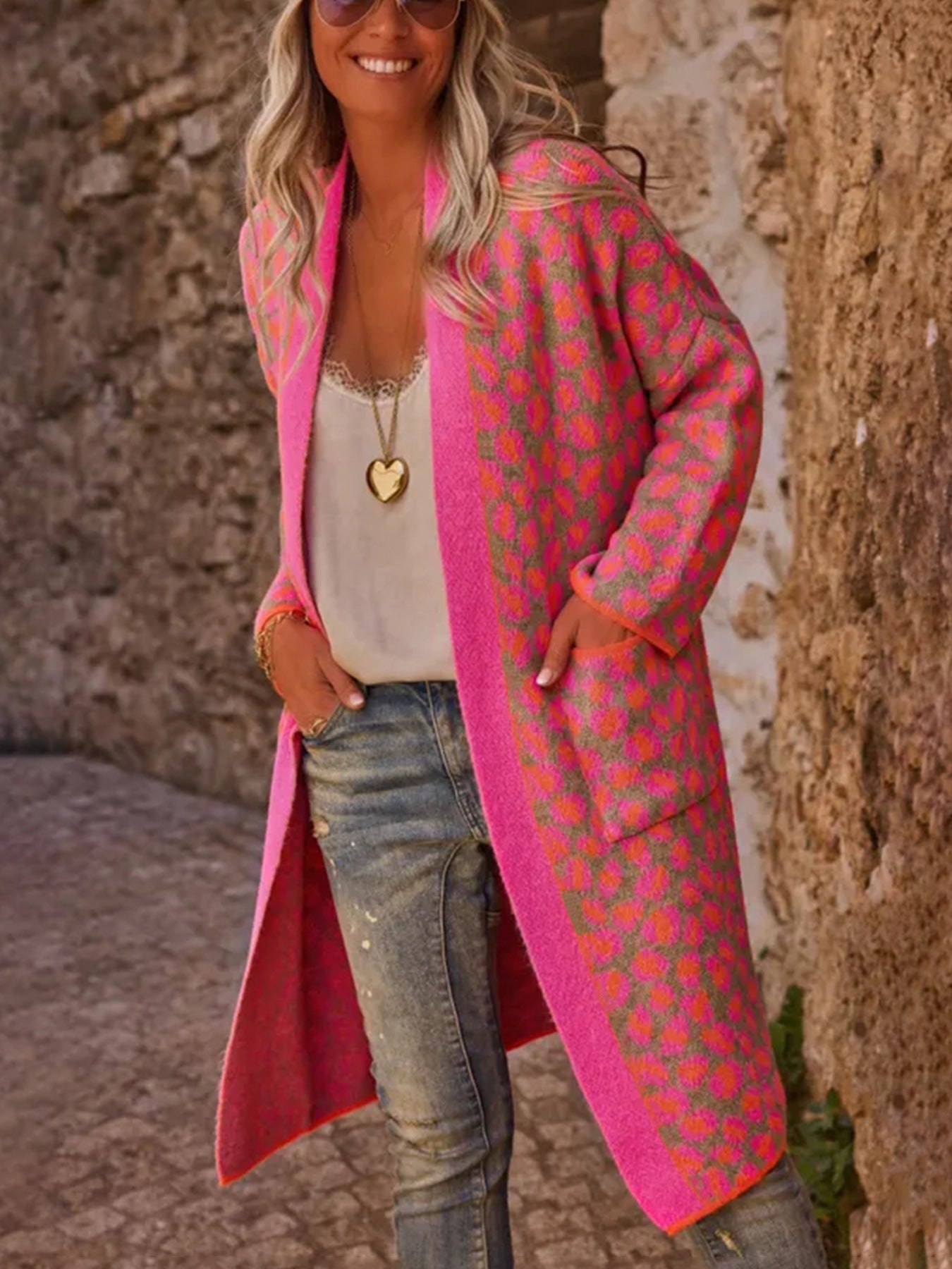 Cardigan tendance pour femmes avec motif accrocheur Chic und Stil