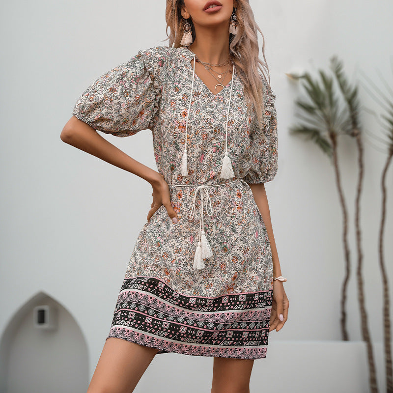 Robe courte à manches courtes Femme Style bohémien avec détails à franges Chic und Stil