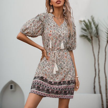 Robe courte à manches courtes Femme Style bohémien avec détails à franges Chic und Stil