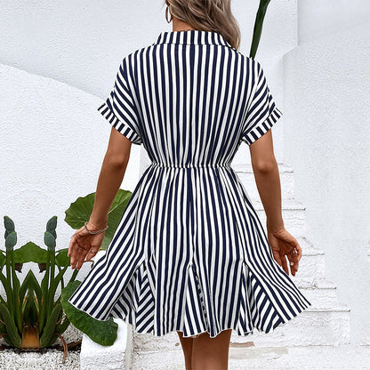 Robe portefeuille rayée pour femmes avec cinch à la taille ajustable Chic und Stil