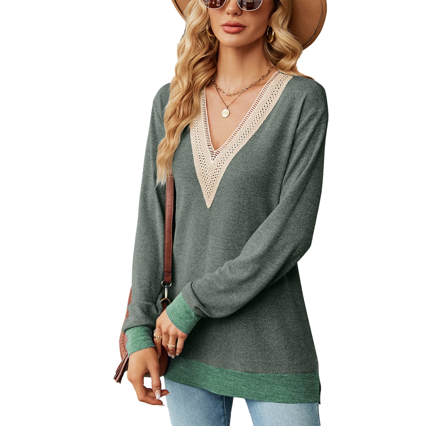 Pull en viscose pour femmes avec un décolleté en V ludique et de délicats accents en crochet Chic und Stil