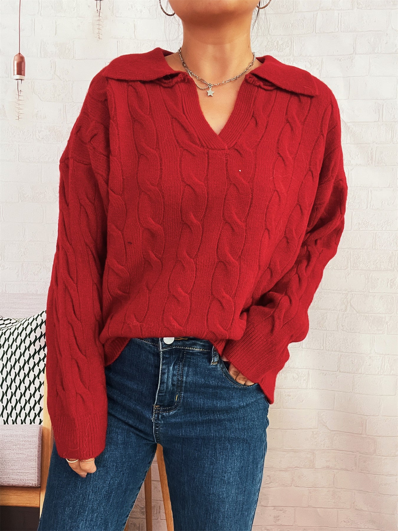Pull en grosse maille pour femmes avec un design de tresses colorées et un col classique Chic und Stil