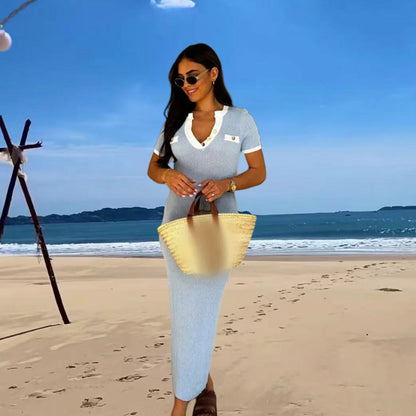 Robe maxi élégante pour femme, ajustée avec des détails modernes à boutons et une fente latérale Chic und Stil