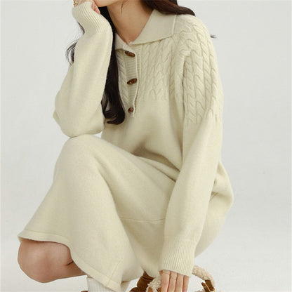 Robe tricotée pour femmes avec col et détails de boutons Chic und Stil