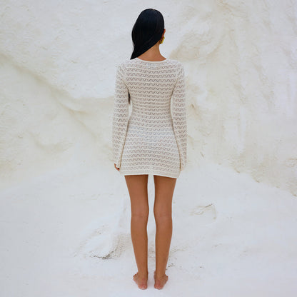 Robe mini ajustée pour femmes avec décolleté plongeant et manches évasées Chic und Stil